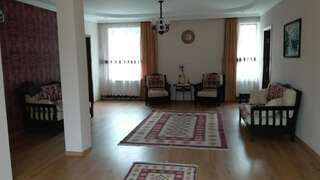 Гостевой дом Guest House Sandro Степанцминда Двухместный номер с 2 отдельными кроватями и собственной ванной комнатой-6