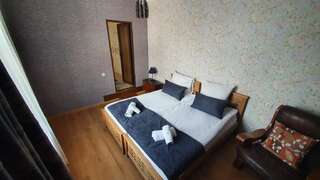 Гостевой дом Guest House Sandro Степанцминда Двухместный номер с 2 отдельными кроватями и собственной ванной комнатой-16